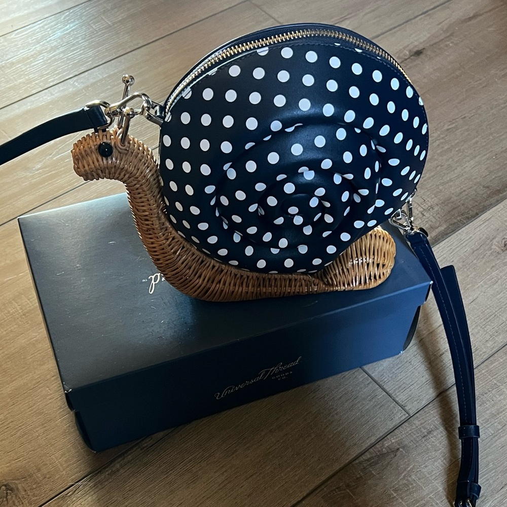 Kate Spade Wicker Snail Purse. Like new.